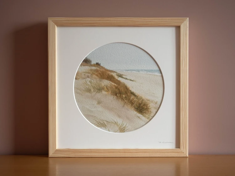 Reprodukcja "Powiew na wydmach" w drewnianej ramie i passe-partout