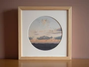 Reprodukcja "Zawieszone" w drewnianej ramie i passe-partout