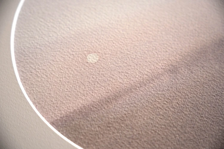 Reprodukcja "Szept" zbliżenie